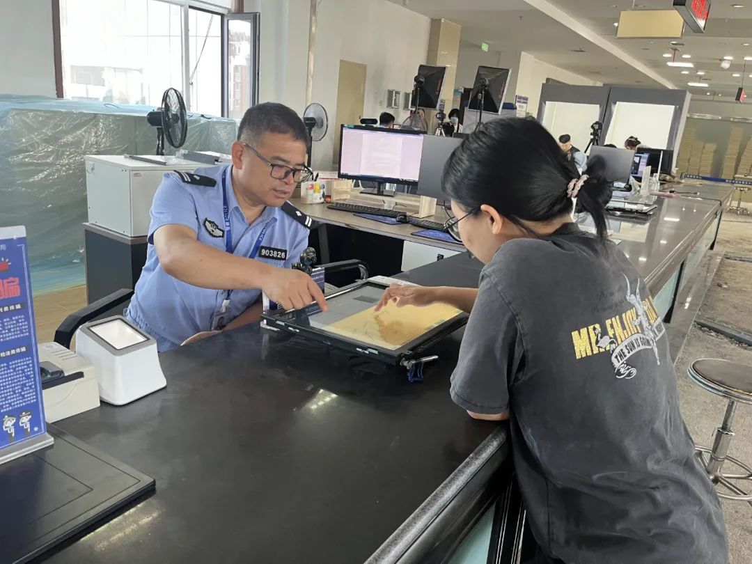 靶向发力 高效应对——敦化出入境优化服务纾解暑期办证高峰